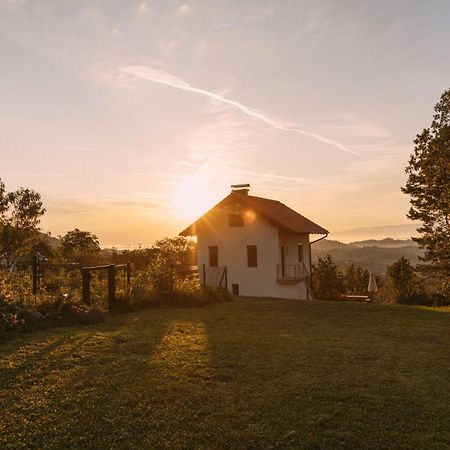 Apartma Hisa Na Ravnah With Hot Tub Pišece Kültér fotó