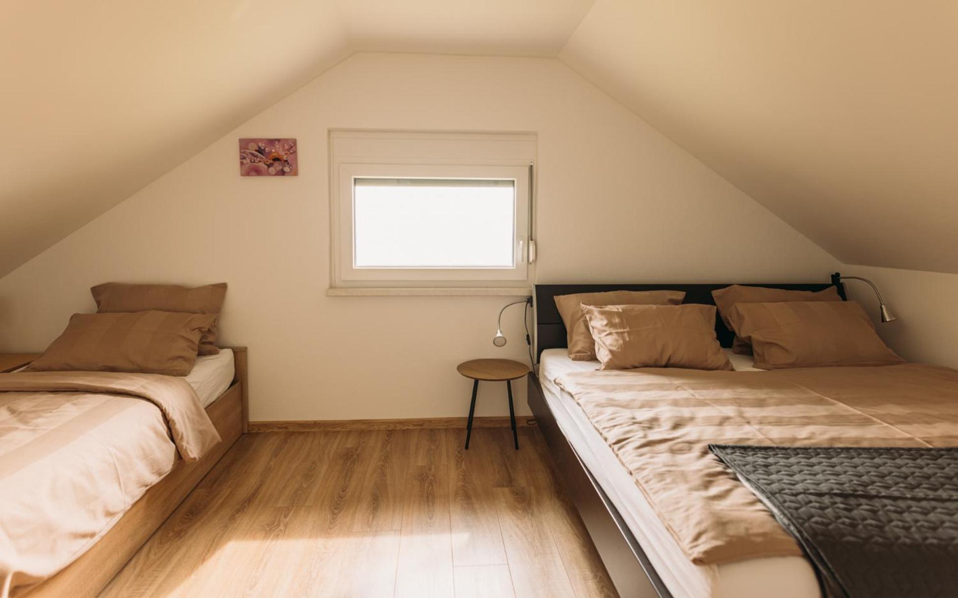 Apartma Hisa Na Ravnah With Hot Tub Pišece Kültér fotó